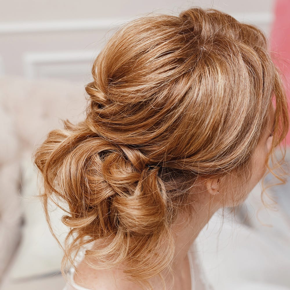 A deconstructed Chignon for a casual Bridal Hairstyle